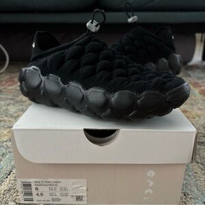 Nike Flyknit Haven in Black / Metallic Silver women's size 6 orig $120